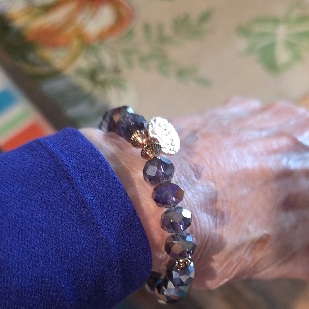 Elegant Purple Beaded‎ Bracelet with Gold Charm - Picture 6 of 6